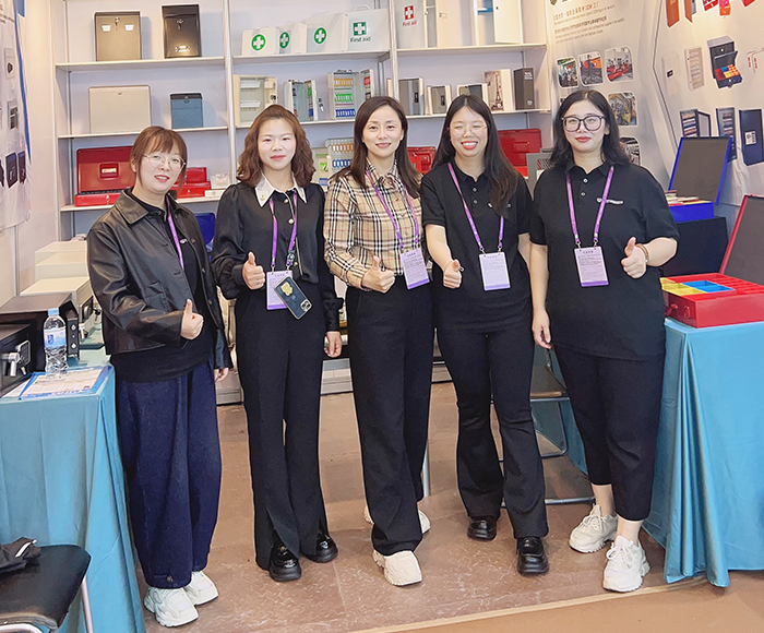 4.Trade Show And Customer Visiting.1